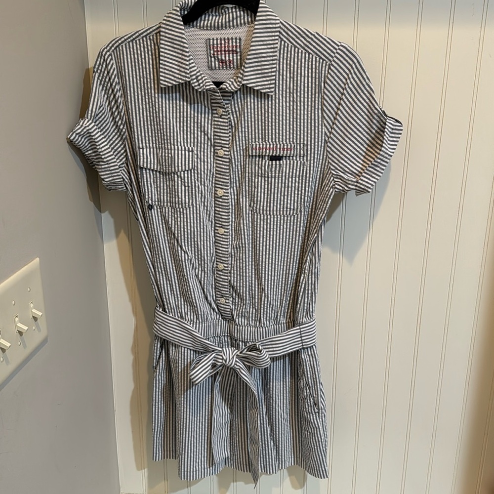 Vineyard Vines romper/cover up. Bluish gray stripes. USA 🇺🇸